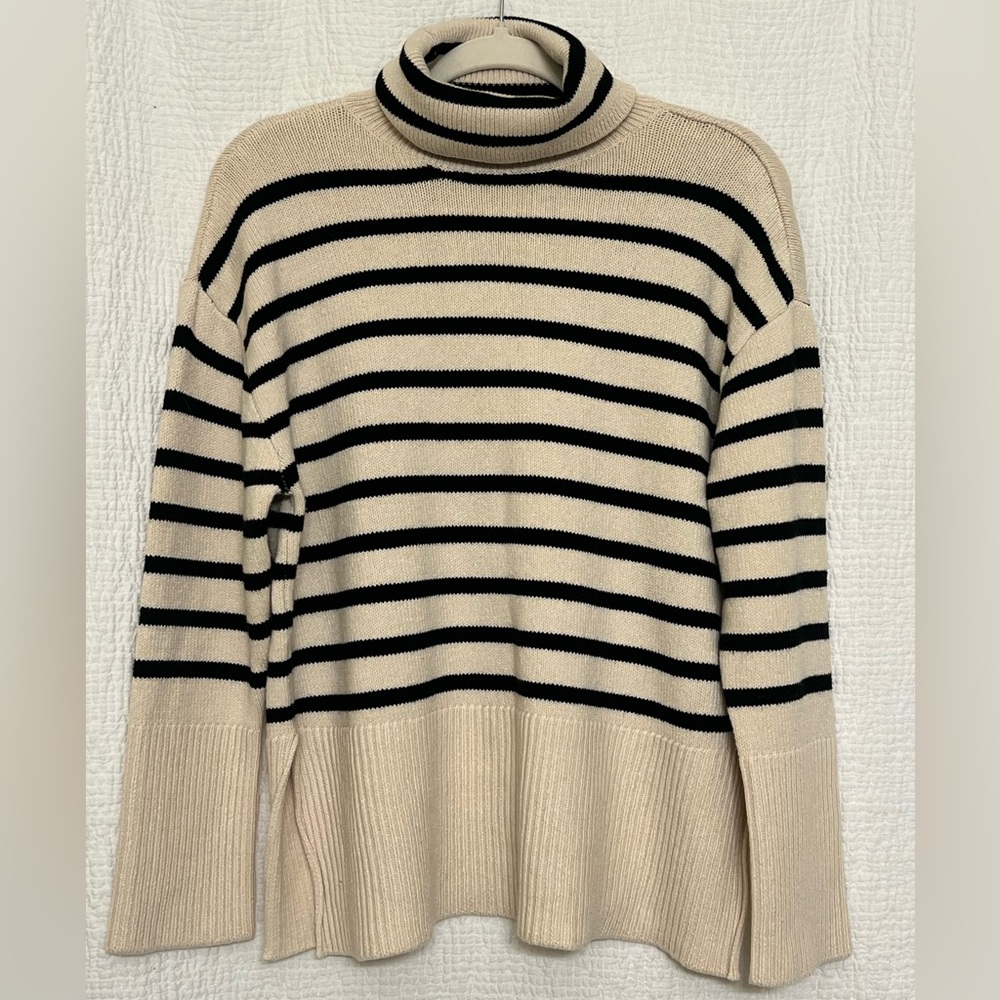 NWT Women’s Striped Turtleneck Sweater Size Small